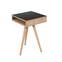 Tavolino treppiede scandinavo Bernid in legno chiaro e linee nero e blu scuro
