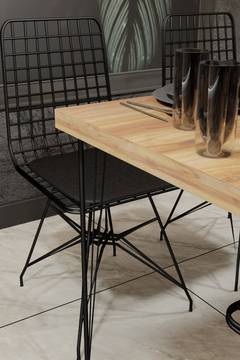 Conjunto de mesa y 4 sillas Liang Metal negro y madera de roble claro