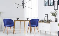 Set van 2 Scandinavische Minima blauw fluwelen stoelen