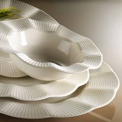 Set vaisselle service dîner 24 pièces Murrina Porcelaine fond Blanc et bordure pliée avec écaille